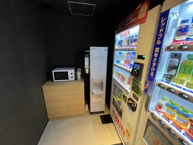 STATION WORK ホテルメッツ横浜・電子レンジ 自動販売機 製氷機